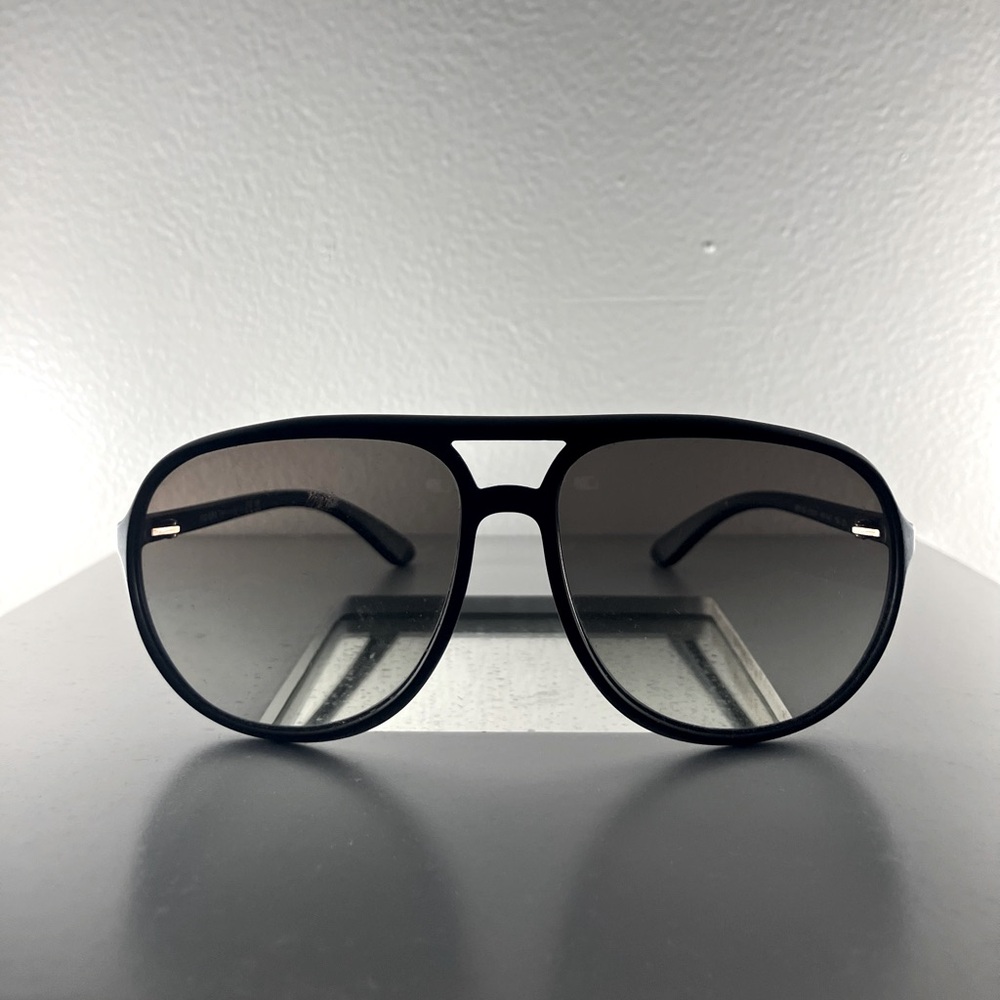 Stylish Black Aviator Sunglasses
